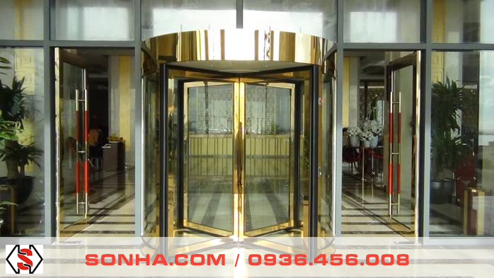 cua-xoay-3-4-canh-kbbKhách sạn Mường Thanh Nhật Lệ